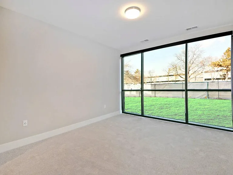 Forum Flats — Photo 13