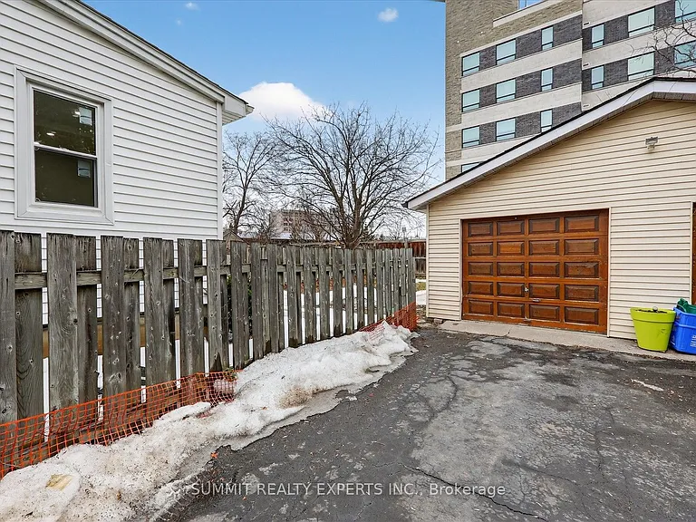 35 Court St N — Photo 35