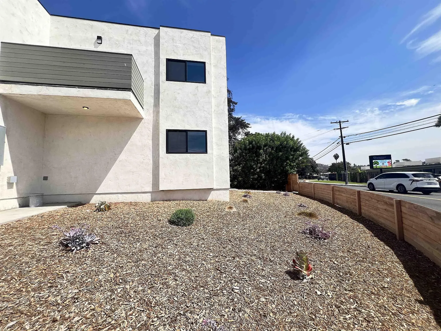 4 bed, 4.0 bath, 1768 sqft, $5,200 — Photo 3