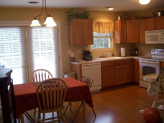Kitchen/Dining Area