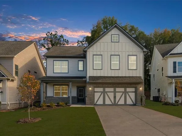 5587 Overview Dr, Flowery Branch, GA 30542