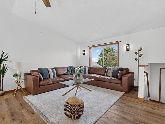 4th image of 5852 Excalibur Ct NW