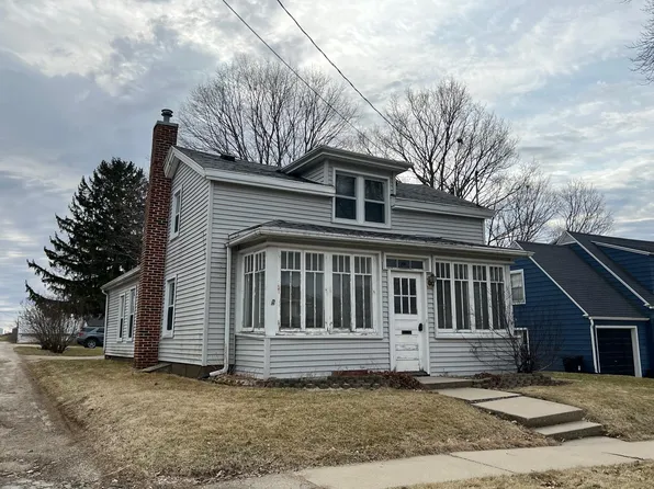 219 S Walnut St, West Union, IA 52175