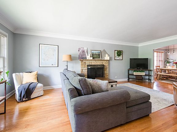 3rd image of 10007 S Claremont Ave