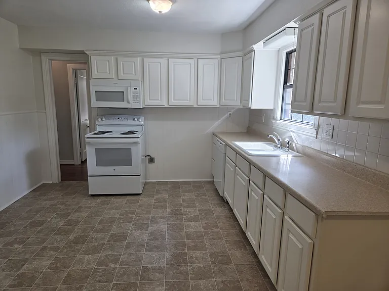 1309 Shady Ln — Photo 8
