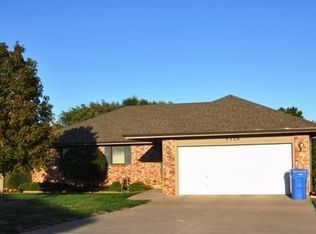 5320 NE Kendall Wood Dr, Topeka, KS 66617
