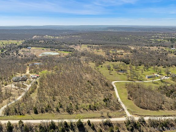 4th image of 801500000 Valley View Dr