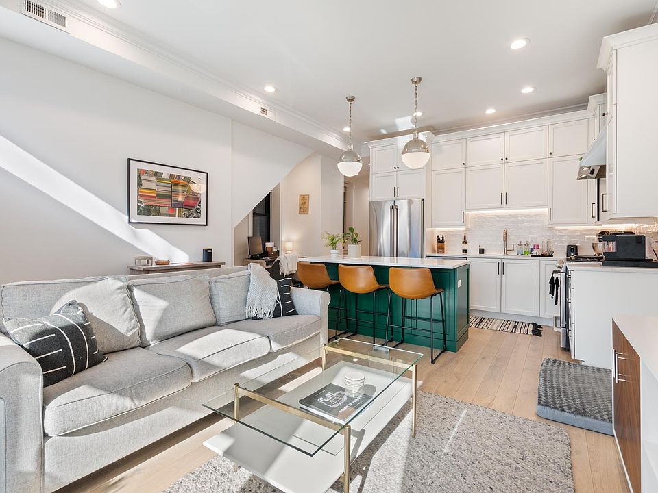 1st image of 1123 N Damen Ave #1