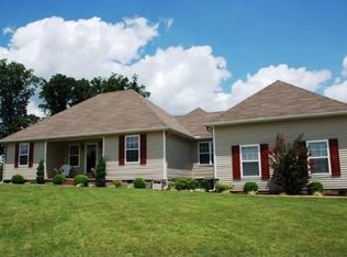 11 Suncrest Dr, Jackson, TN 38305