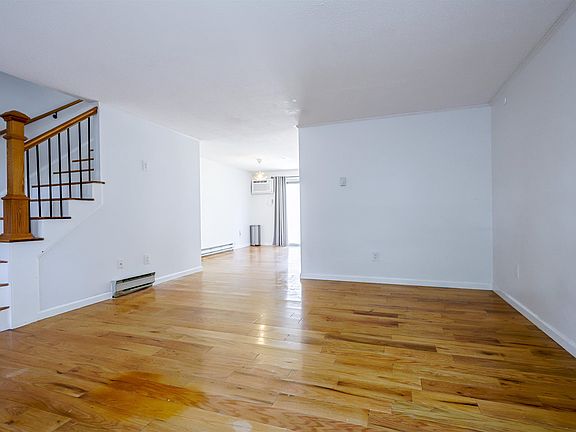 4th image of 41 Fieldstone Drive