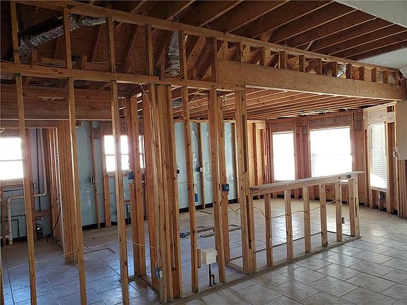3rd image of 117 Oak Arbor Dr