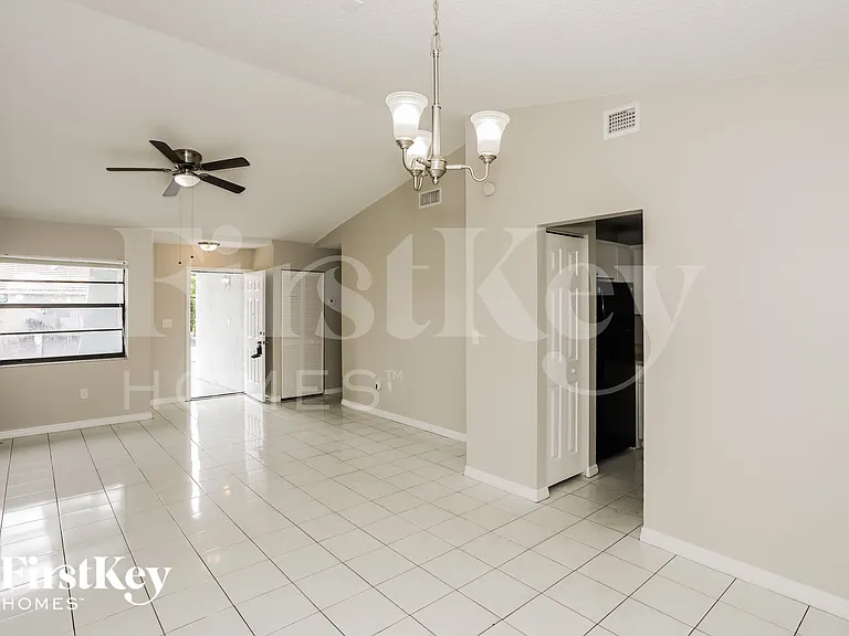 4610 SW 143rd Ct W — Photo 5