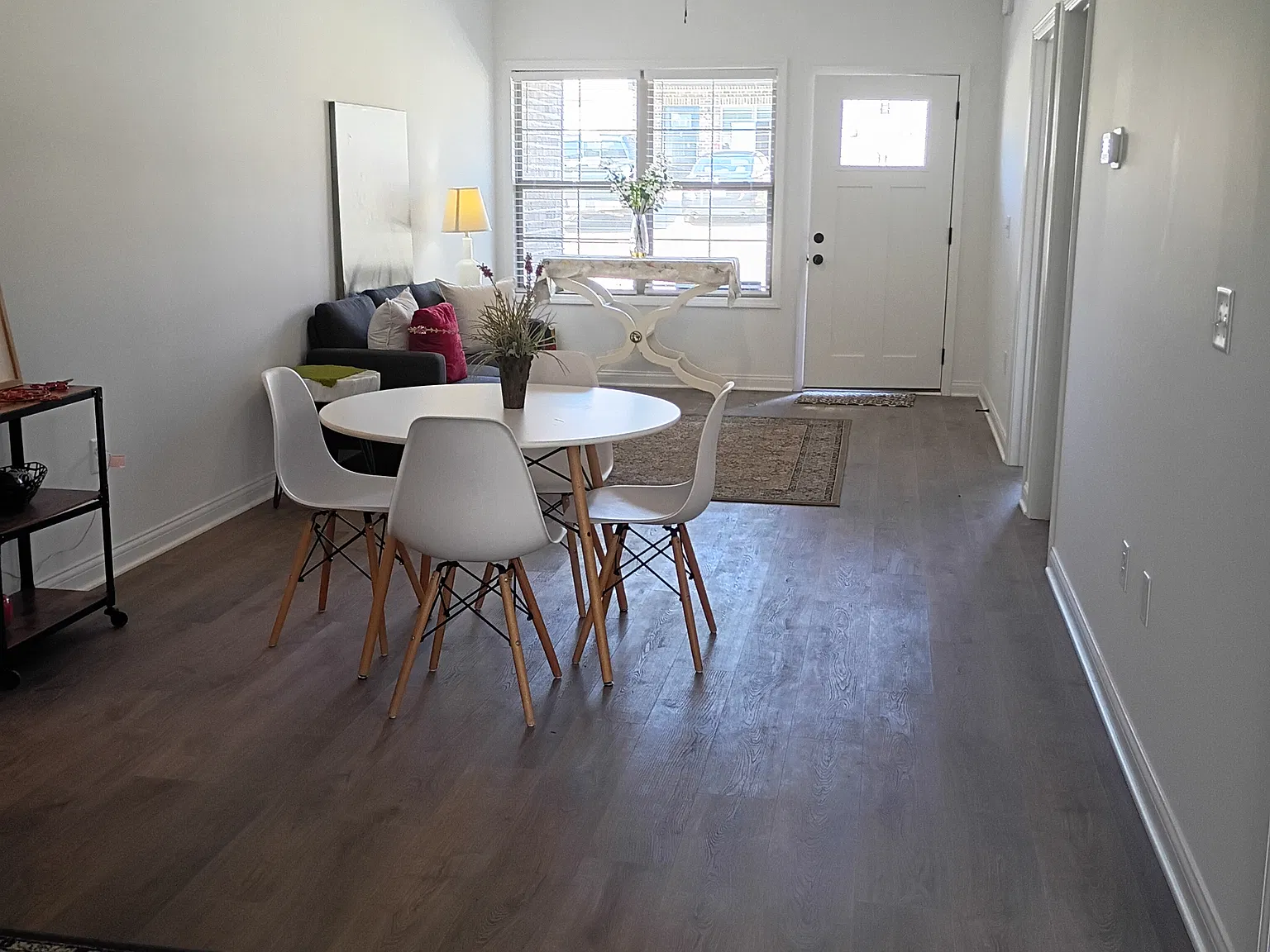 2 bed, 1100 sqft, $1,300 — Photo 1