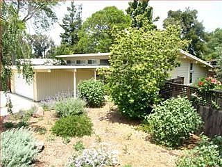 1st image of 1095 Metro Cir