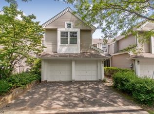 41 Ridgewood Dr, Randolph, NJ 07869