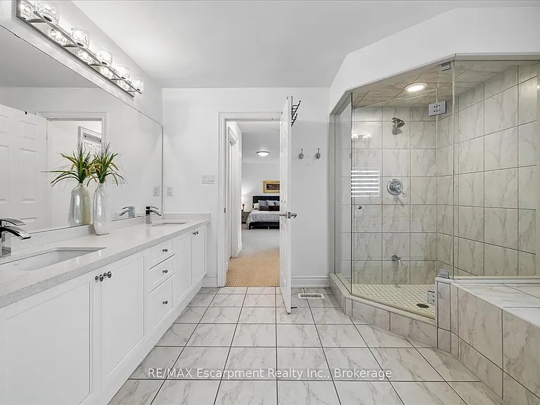 2400 Spring Meadow Way — Photo 30