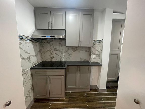 3rd image of 18-62 Bay Ln
