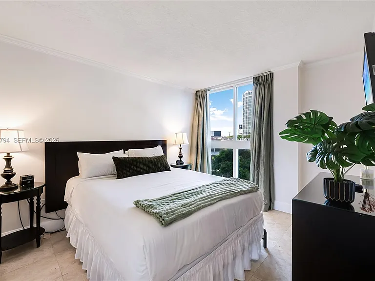 2951 S Bayshore Dr #815 — Photo 2