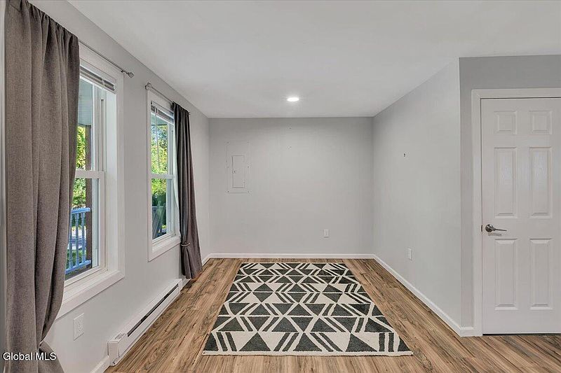 4th image of 220 Lee Avenue