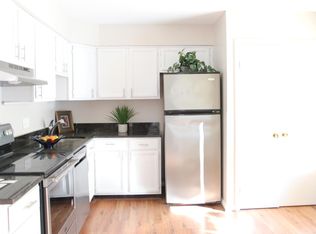3736 Persimmon Cir, Fairfax, VA 22031