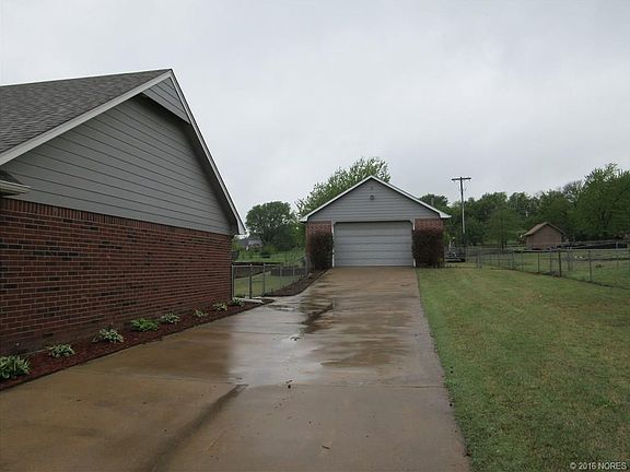 2nd image of 17590 Owalla Valley Dr