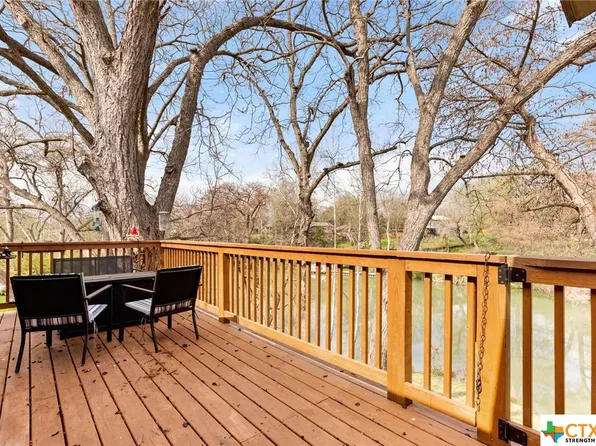 392 Guadalupe River Dr, Seguin, TX 78155