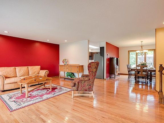 3rd image of 9340 Sheffield Cir S