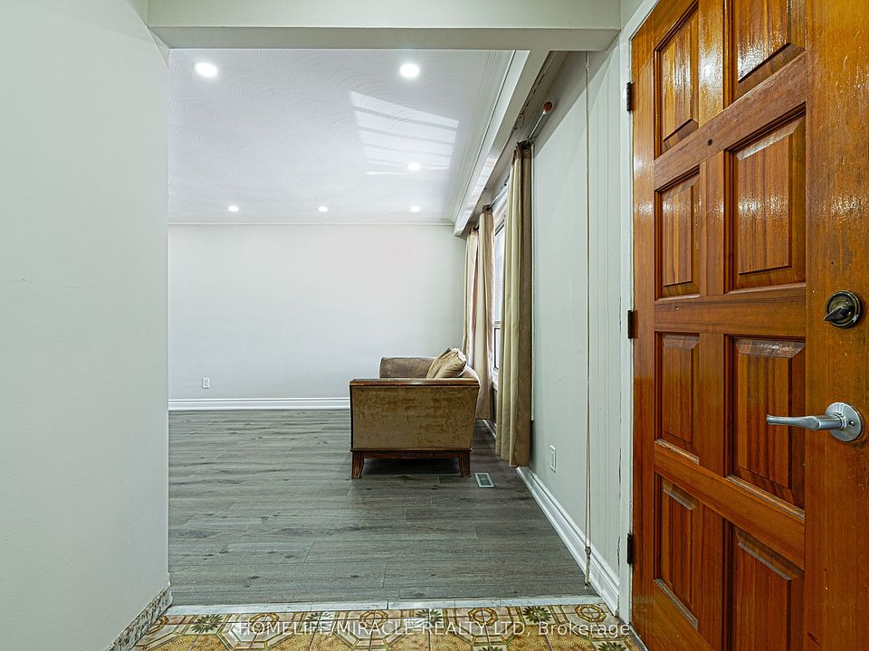 1st image of 2931 Islington Ave