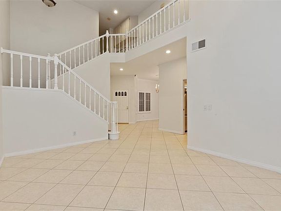 4th image of 745 S Crown Pointe Dr