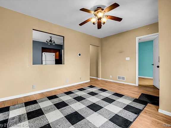 4th image of 63 Kessler St