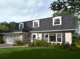 1330 N Walnut Ave, Arlington Heights, IL 60004