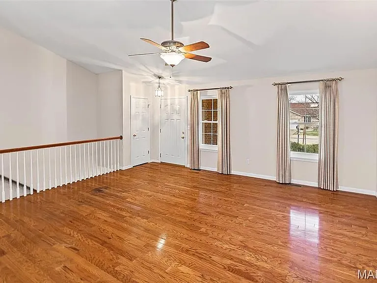 18 Crabapple Ln — Photo 2