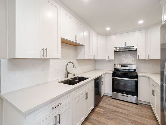 2nd image of 450 Manhattan Ave #3B-2Ba-980Sqft