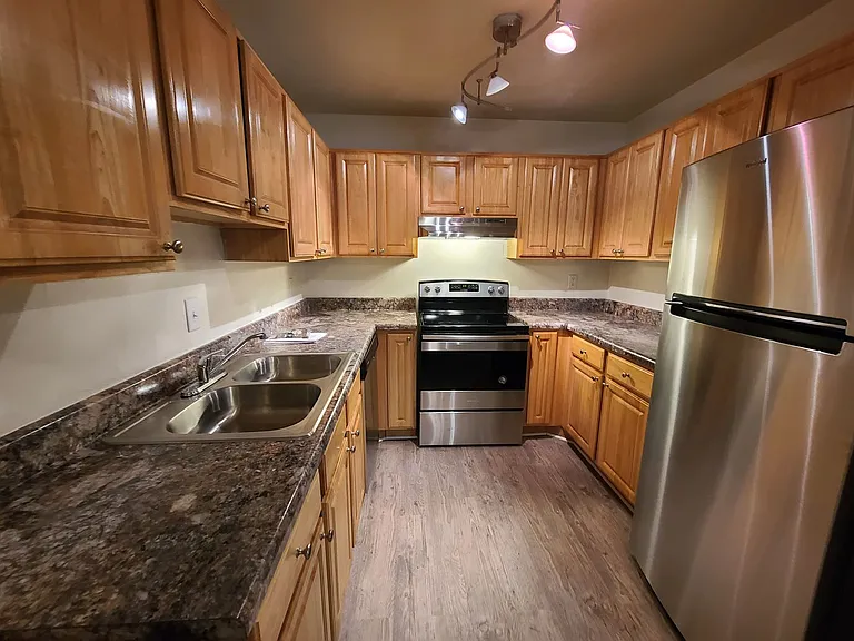 Eastwind Apartments — Photo 30