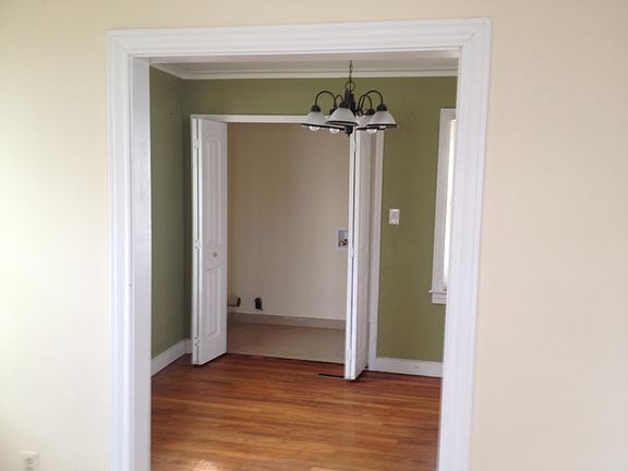 5th image of 110 E Wilburn Ave