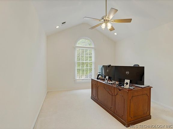 5th image of 2534 Wilson St