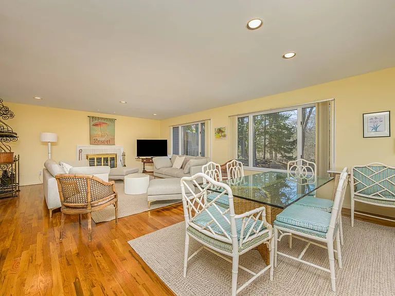 47 Spring Pond Ln — Photo 4