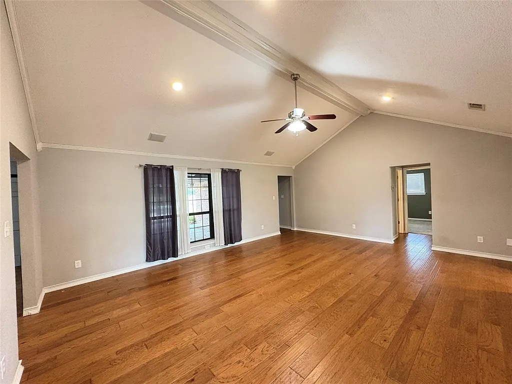 3 bed, 2.0 bath, 2088 sqft, $4,000 — Photo 3