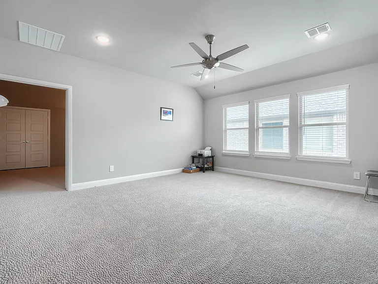 929 Newcastle Dr — Photo 23