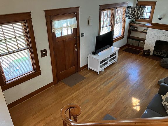 3rd image of 320 E Peach Orchard Ave