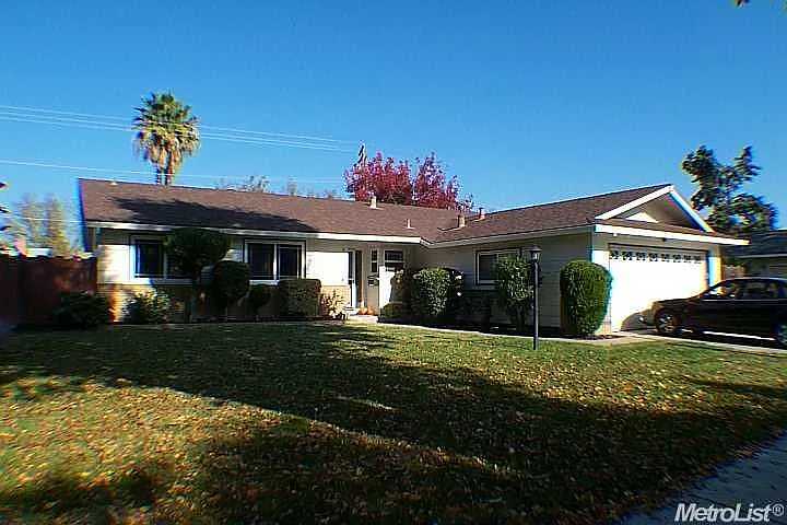 1105 Woodrow Ave photo 1