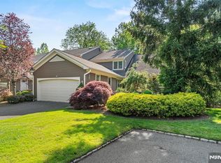 250 Westervelt Ln, Mahwah, NJ 07430
