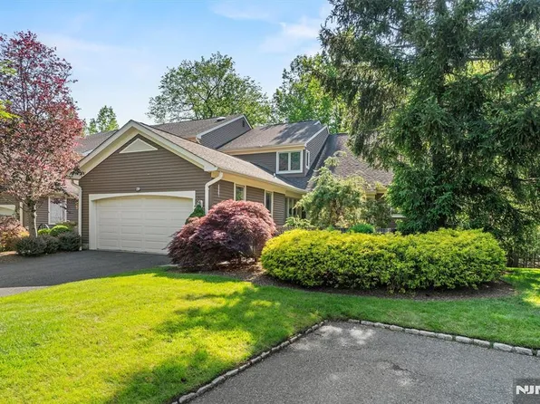 250 Westervelt Ln, Mahwah, NJ 07430