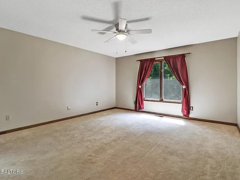 101 Walden Ridge Dr — Photo 16