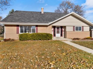 706 North St #708, Grafton, WI 53024