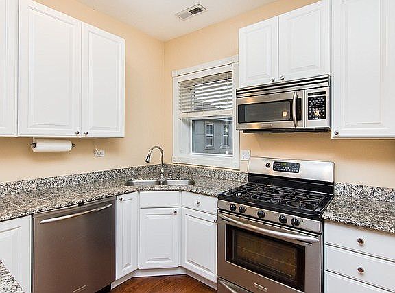 5th image of 4718 N Kenmore Ave APT 2S