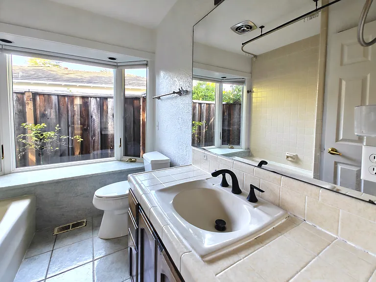 1138 Laureles Dr — Photo 13
