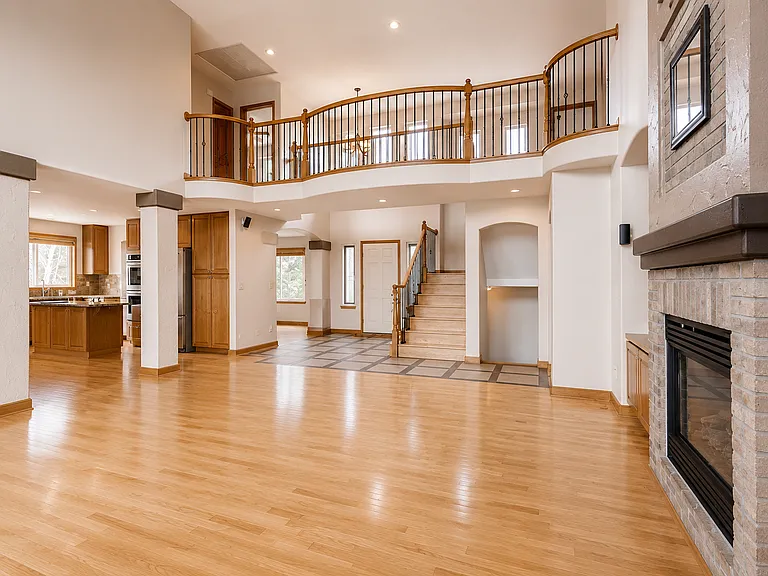 9865 Glenstone Trl — Photo 4