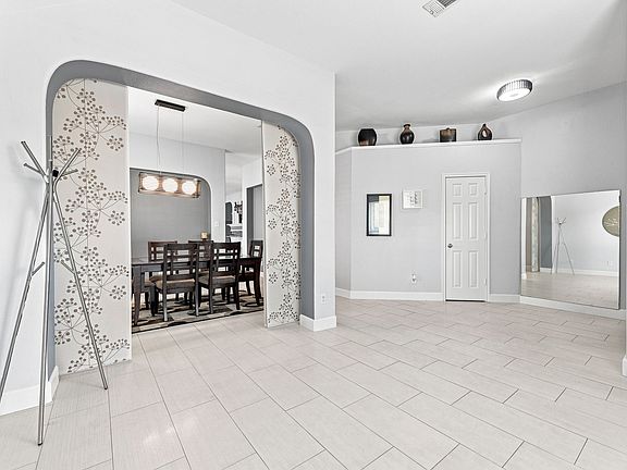5th image of 4849 Summer Oaks Ln