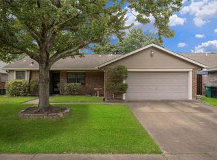 5818 Acorn St, Houston, TX 77092